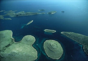 honderden eilanden langs de kust van Kroatie